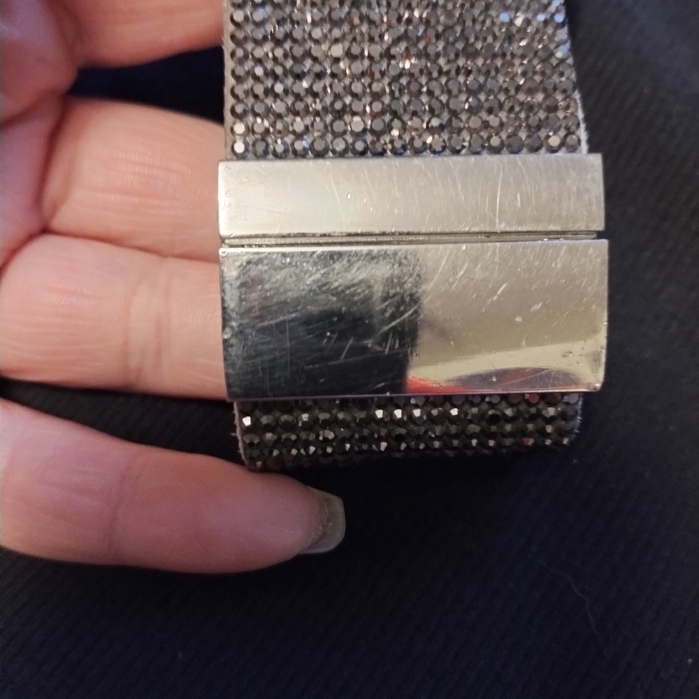 Two sparkly roll on cuff bracelets - Picture 7 of 9